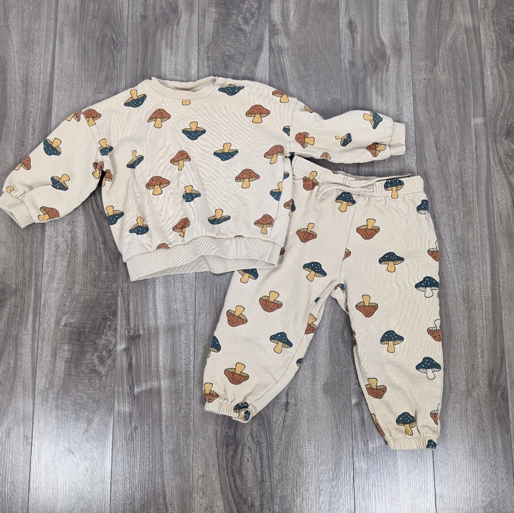 H&M Mushroom Sweatshirt Sweatpants Set Size 18-24 Month